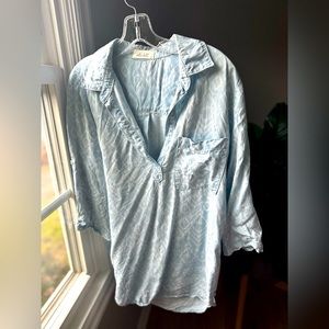 Light blue printed Bella Dahl blouse.